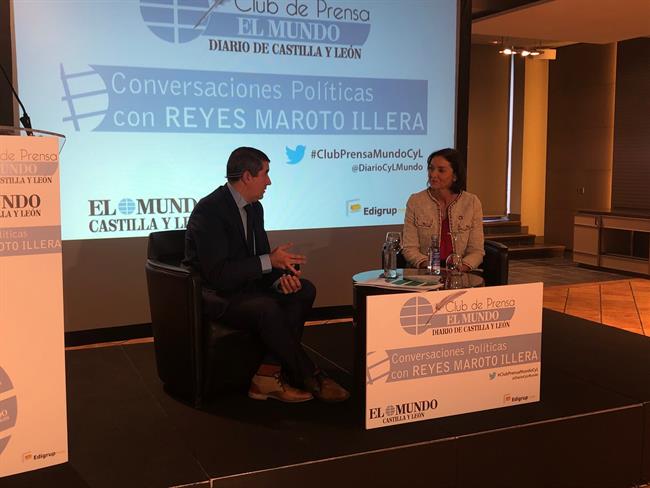 Maroto dice que al motor de combustión "le queda mucho" y trabaja por una planta de baterías en España