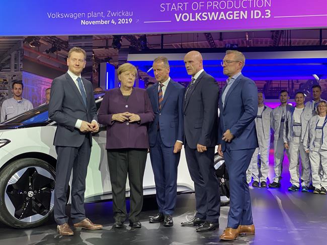Merkel reclama más protagonismo de Europa en la fabricación de baterías para vehículos eléctricos