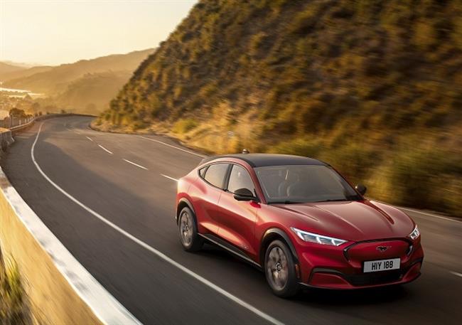 Ford amplía la gama Mustang por primera vez en 55 años con un todocamino eléctrico, el Mach-E