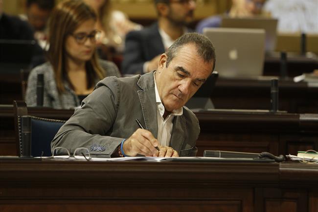 Baleares mantiene su intención de limitar el diésel en 2025 aunque acuerda una suspensión provisional