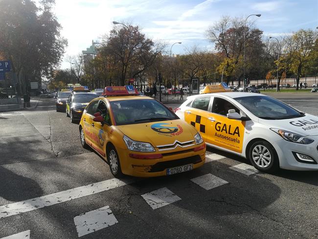 Automovilistas Europeos Asociados, a favor de no limitar a las autoescuelas la formación presencial