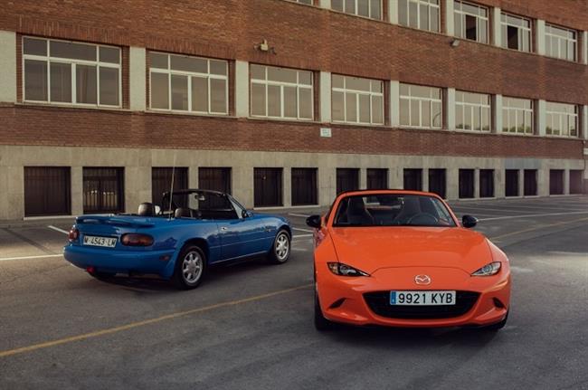 Mazda celebra el 30 aniversario del MX-5 en Retromóvil