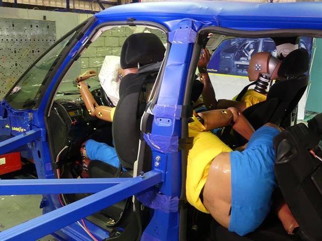 Viajar en el coche en posición incorrecta puede ser mortal a tan solo 56 km/h, según RACE