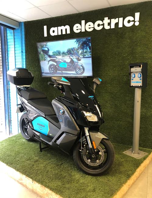 Cooltra y BMW se alían para ofrecer un servicio compartido de motos eléctricas de BMW en Barcelona