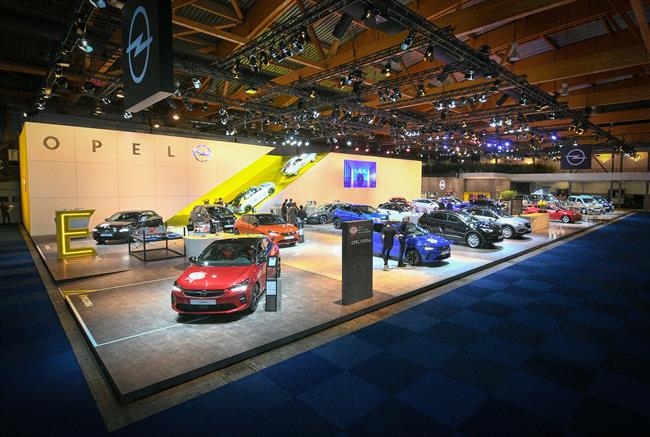 Opel muestra en el Salón de Bruselas las versiones electrificadas de Grandland X y Corsa