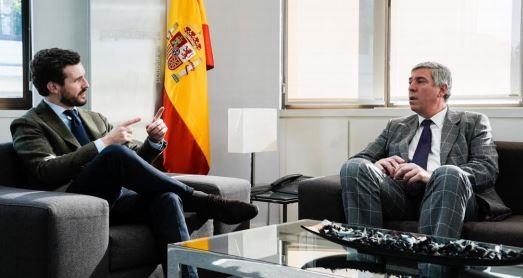 Casado y De los Mozos ven "muy importante" que la política industrial esté comprometida con el automóvil
