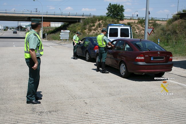 La DGT comprobará durante toda esta semana neumáticos, luces y otros elementos de los vehículos