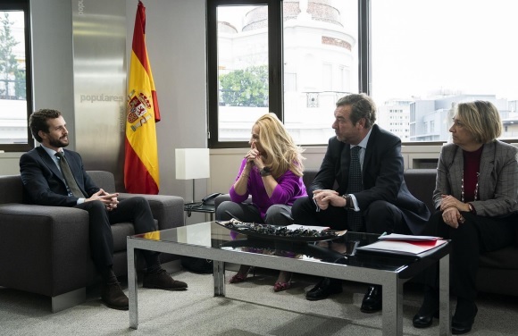 El PP traslada su apoyo al sector de componentes "ante las subidas de impuestos y reformas laborales"