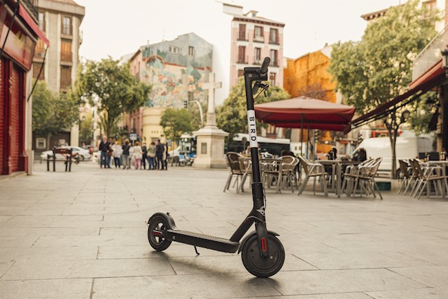 La firma de patinetes eléctricos Bird estudia comprar su rival Circ