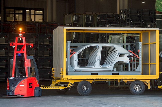 Seat incorpora robots autónomos para automatizar el transporte exterior de piezas