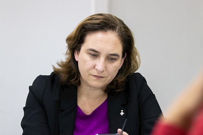 Colau traslada a los empleados de Nissan su compromiso con la planta de Barcelona