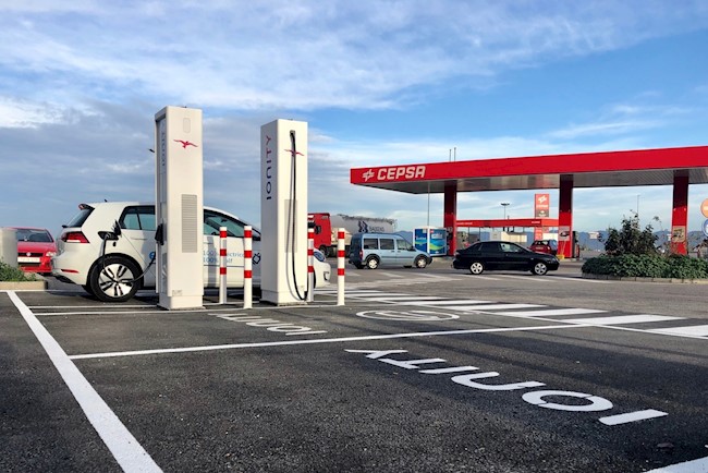Ionity y Cepsa ponen en marcha en Murcia una estación de carga ultrarrápida de coches eléctricos