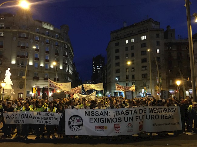 Unos 1.300 trabajadores de Nissan se concentran en Barcelona para exigir un plan industrial