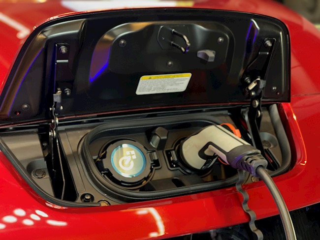 Siete de cada diez españoles no se plantean comprar un coche eléctrico en la próxima década
