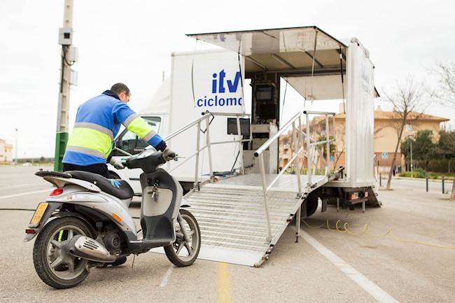 La Dirección General de Seguros y Fondos de Pensiones apoya medidas para reducir el absentismo en ITV
