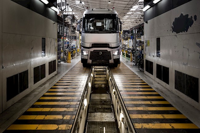 Renault Trucks cierra, por coronavirus y "hasta nuevo aviso", sus plantas en Francia