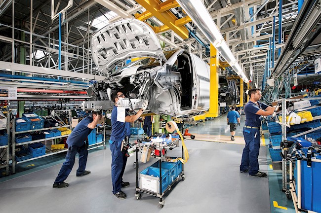 La dirección de Mercedes-Benz Vitoria plantea un ERE temporal por causa de fuerza mayor