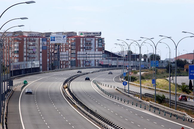 El tráfico en el segundo lunes en estado de alarma bajó un 64% en accesos y un 61,93% en carretera