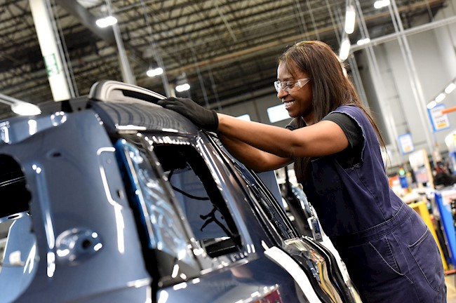 Ford retrasa la apertura de sus fábricas en Norteamérica por la expansión del coronavirus