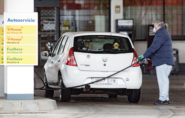 Los fabricantes de coches rechazan mezclar combustible de aviación con diésel de automoción