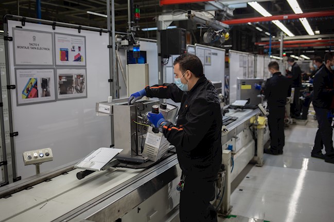 Seat ya fabrica 100 respiradores al día y prevé alcanzar los 300 a final de semana