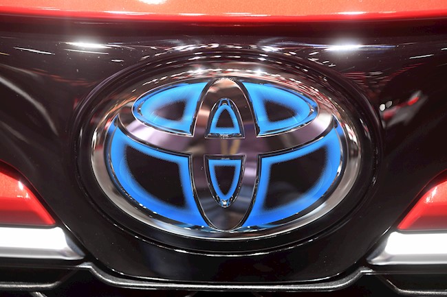 Toyota fabricará pantallas faciales y prestará vehículos a sanitarios para combatir el coronavirus