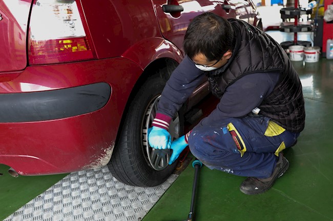 El 25% de los españoles no revisa su coche antes de viajar y el 60% no cambia los neumáticos a tiempo
