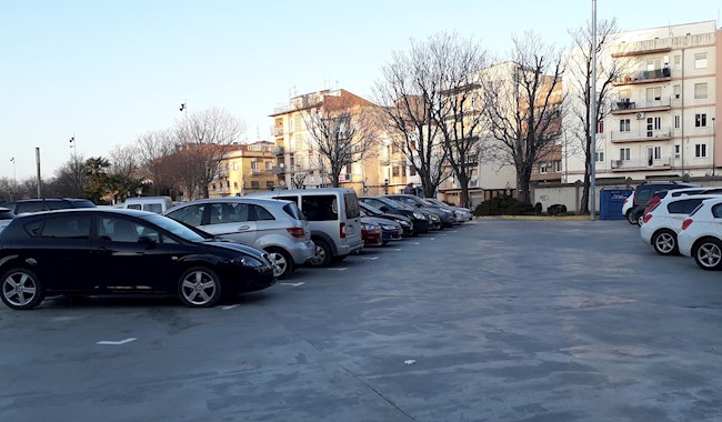 Limpiar el coche con jabón neutro y no lejía, entre las recomendaciones para luchar contra el Covid-19