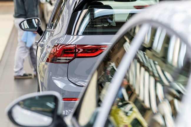 Volkswagen retoma la producción en su planta de Wolfsburg (Alemania) tras el parón por el Covid-19