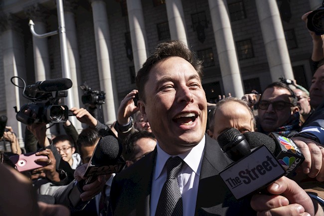 Musk (Tesla) pasa de ganar 2.100 millones en 2018 a 22.000 euros en 2019
