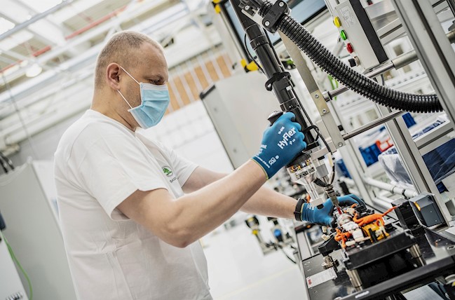 Skoda reanuda su producción de baterías en República Checa bajo una "amplia gama" de medidas de higiene