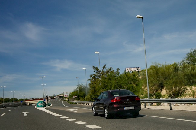 El tráfico repunta el primer día de desescalada, con reducciones menores del 57% en carretera y accesos