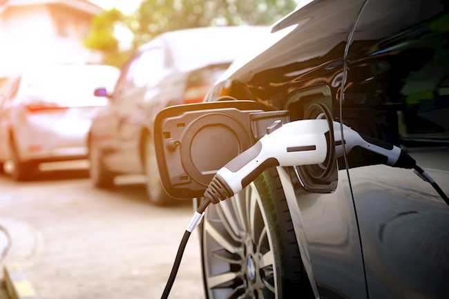 T&E cree que incentivar la compra de coches de combustión pone en "riesgo" el impulso de los eléctricos
