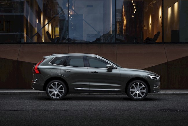 Volvo amplía la gama de su modelo XC60 añadiendo motores microhíbridos y una versión híbrida enchufable