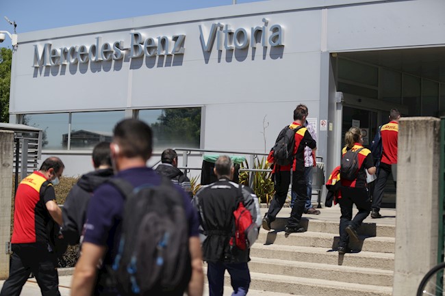 La planta de Mercedes-Benz en Vitoria recupera sus tres turnos de producción