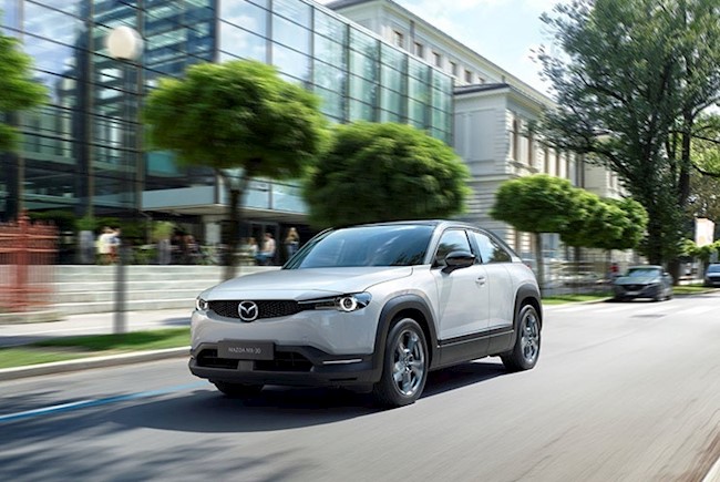 Mazda inicia en Japón la producción de su primer vehículo eléctrico, que llegará a Europa este otoño