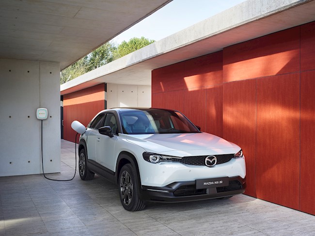 Iberdrola se alía con Mazda para el suministro de puntos de recarga e impulsar la movilidad eléctrica
