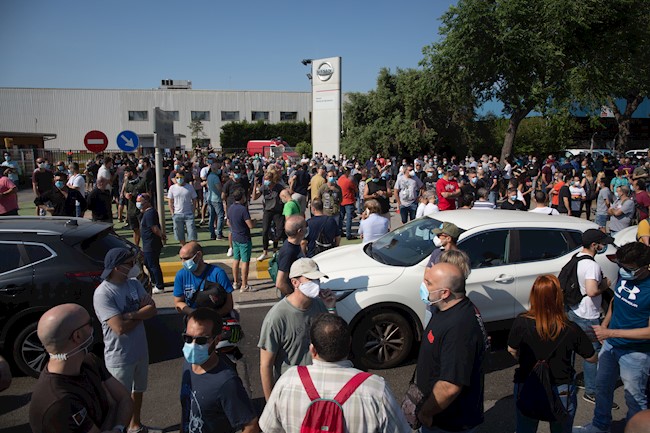 UGT rechaza la decisión de Nissan y lamenta "falta de voluntad" para salvar las plantas