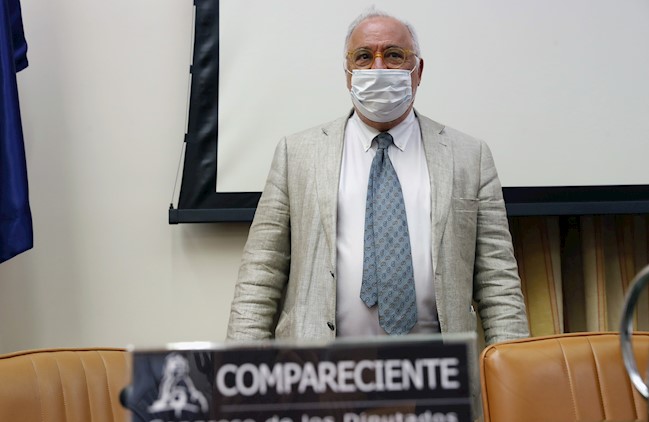 DGT apuesta por más vigilancia para evitar el uso del móvil al volante y control en carreteras convencionales