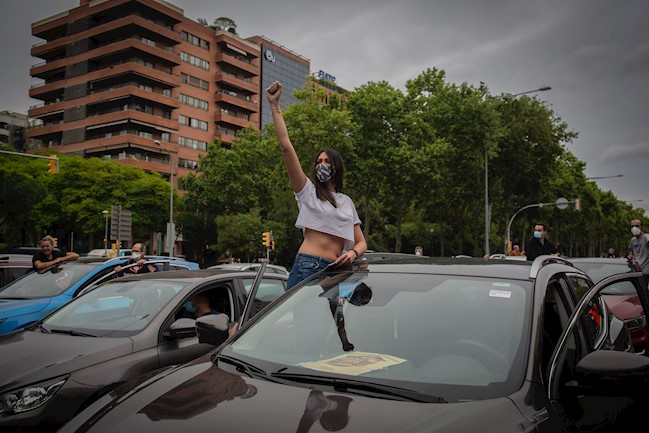 Un millar de vehículos colapsan la Diagonal de Barcelona contra el cierre de Nissan