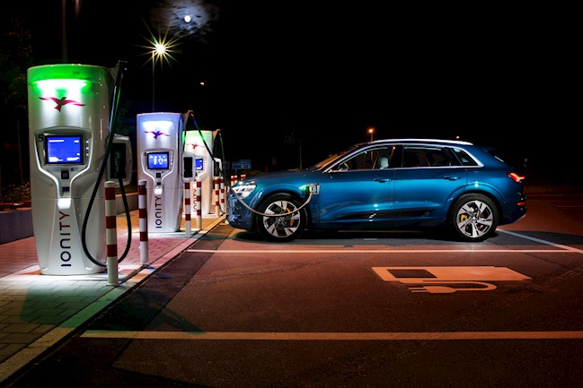 Audi utiliza una carga de alto rendimiento para el e-tron, que puede recargarse en 45 minutos