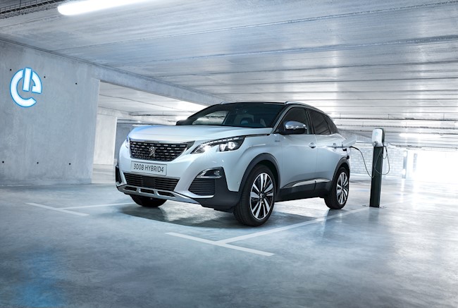 Peugeot ofrece su 3008 híbrido enchufable con tracción delantera y a las cuatro ruedas