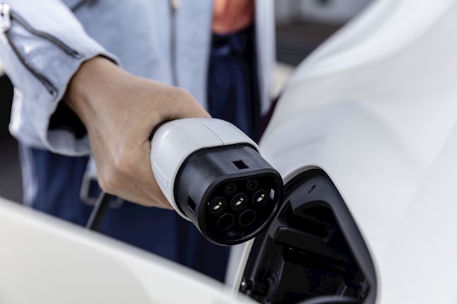 La nueva normativa europea de emisiones dispara un 66% las automatriculaciones de híbridos y eléctricos