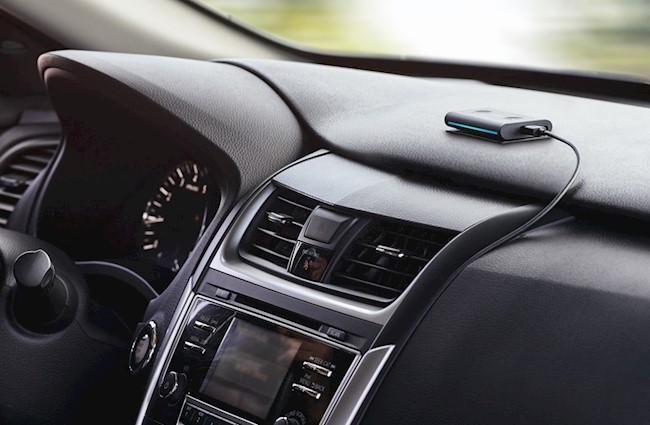 Amazon presenta en España Echo Auto, que permite disponer de Alexa en el vehículo