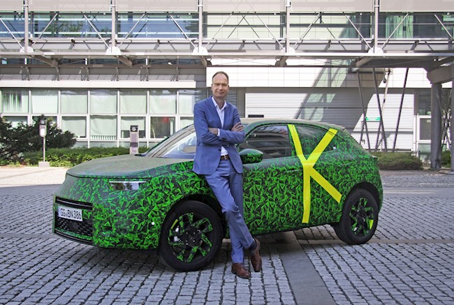 Opel muestra las primeras imágenes 'camufladas' del nuevo Mokka, que llegará en 2021