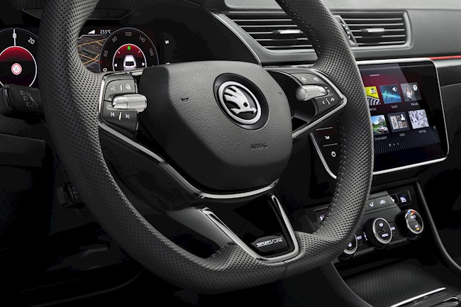 Skoda actualiza su gama con motores más eficientes, nuevos volantes y sistemas de asistencia