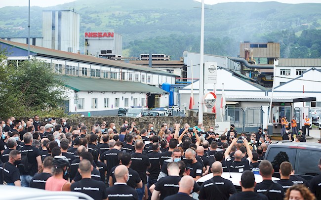 Los trabajadores de Nissan Barcelona avisan a los de Cantabria de que "no se fíen" de la empresa