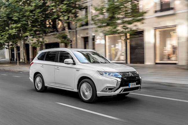 Mitsubishi acumula más de 250.000 ventas del Outlander PHEV, que se puede acoger al Moves y al Renove