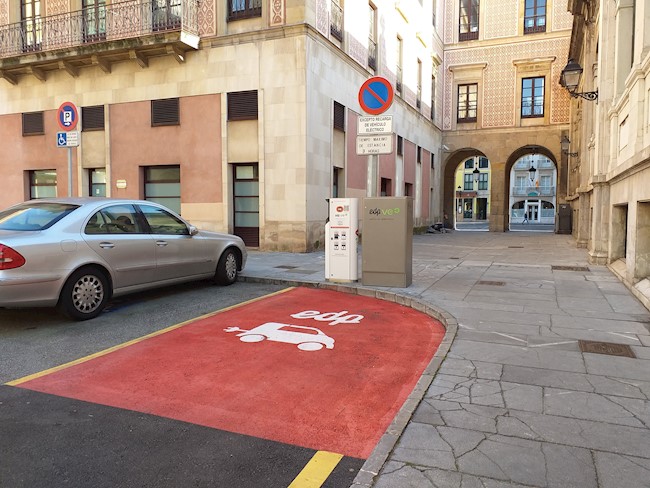 Las 'grandes' eléctricas y Anfac se alían para impulsar la movilidad eléctrica