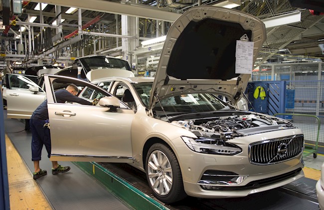 Volvo entra en pérdidas en el semestre por el coronavirus, aunque prevé una sólida recuperación